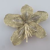 Fahrner-Brosche - 925er Silber, vergoldet, Blütenform, reiche Verzierung mit feinem Kräuseldekor un