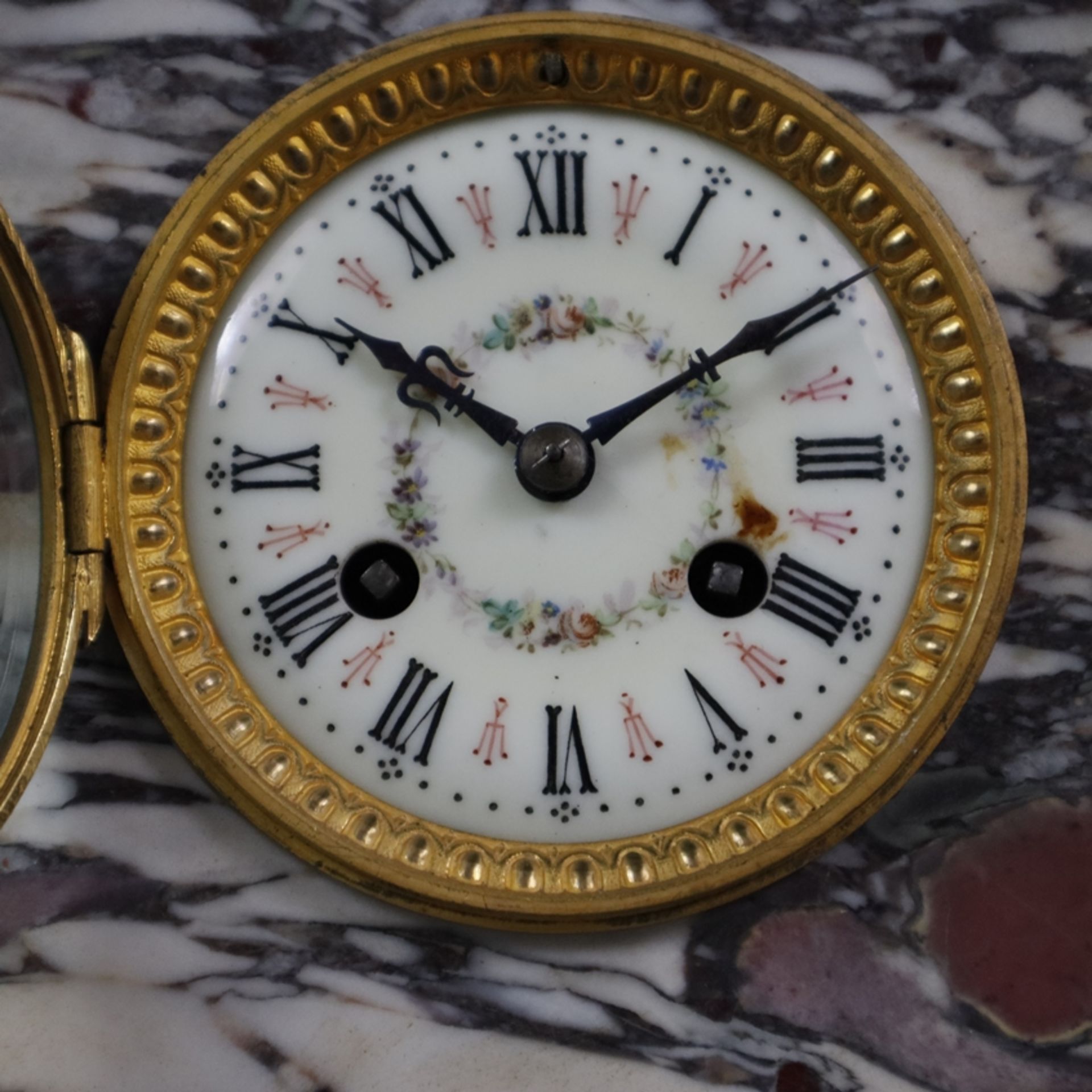 Postament-Uhr - Frankreich, Ende 19. Jh., Marmorgehäuse in Form eines Postaments für eine Bronze, M - Image 3 of 11