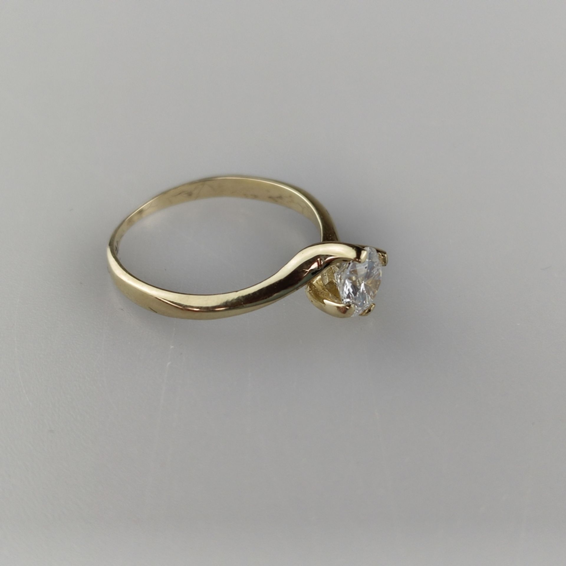 Diamantring - Gelbgold 585, gestempelt, besetzt mit 1 Diamanten von 0,6 ct. im Brilliantschliff, Fa - Bild 2 aus 4