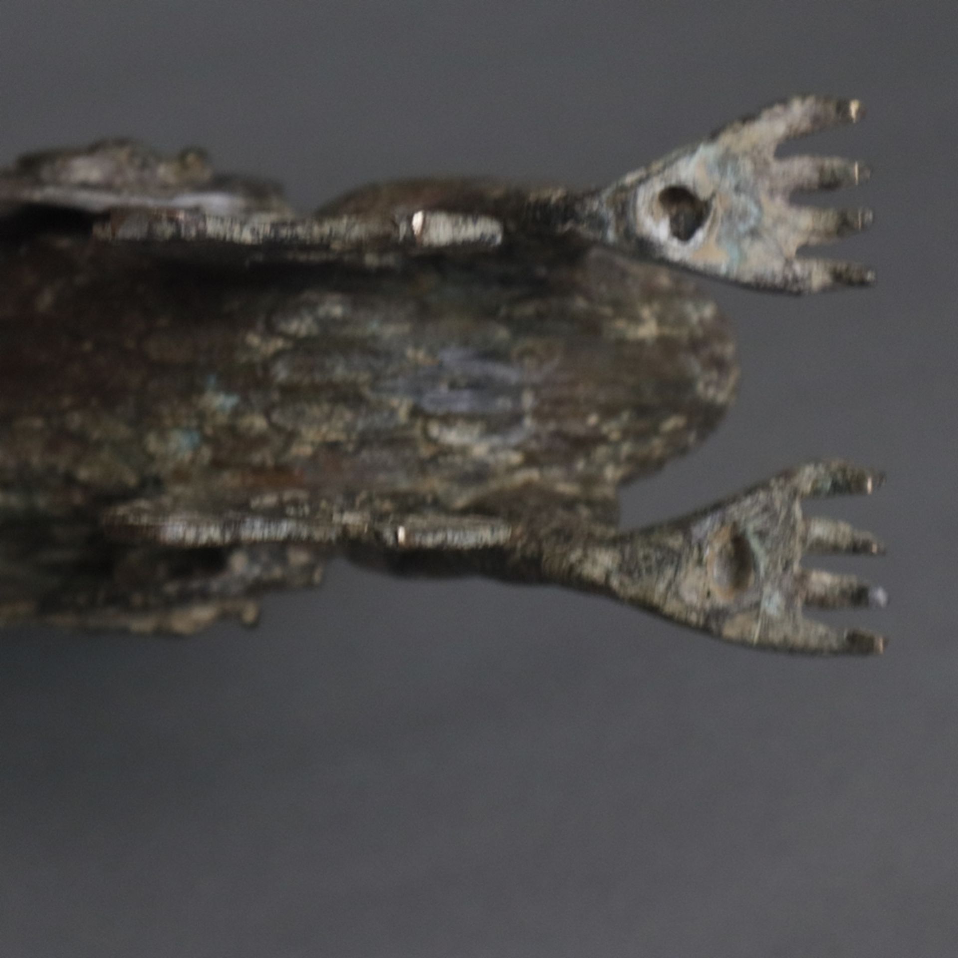 Gefäß in Vogelform - China, in der Art der „zun“-Gefäße aus der Shang-Zeit, gegossene Bronzelegieru - Image 8 of 8