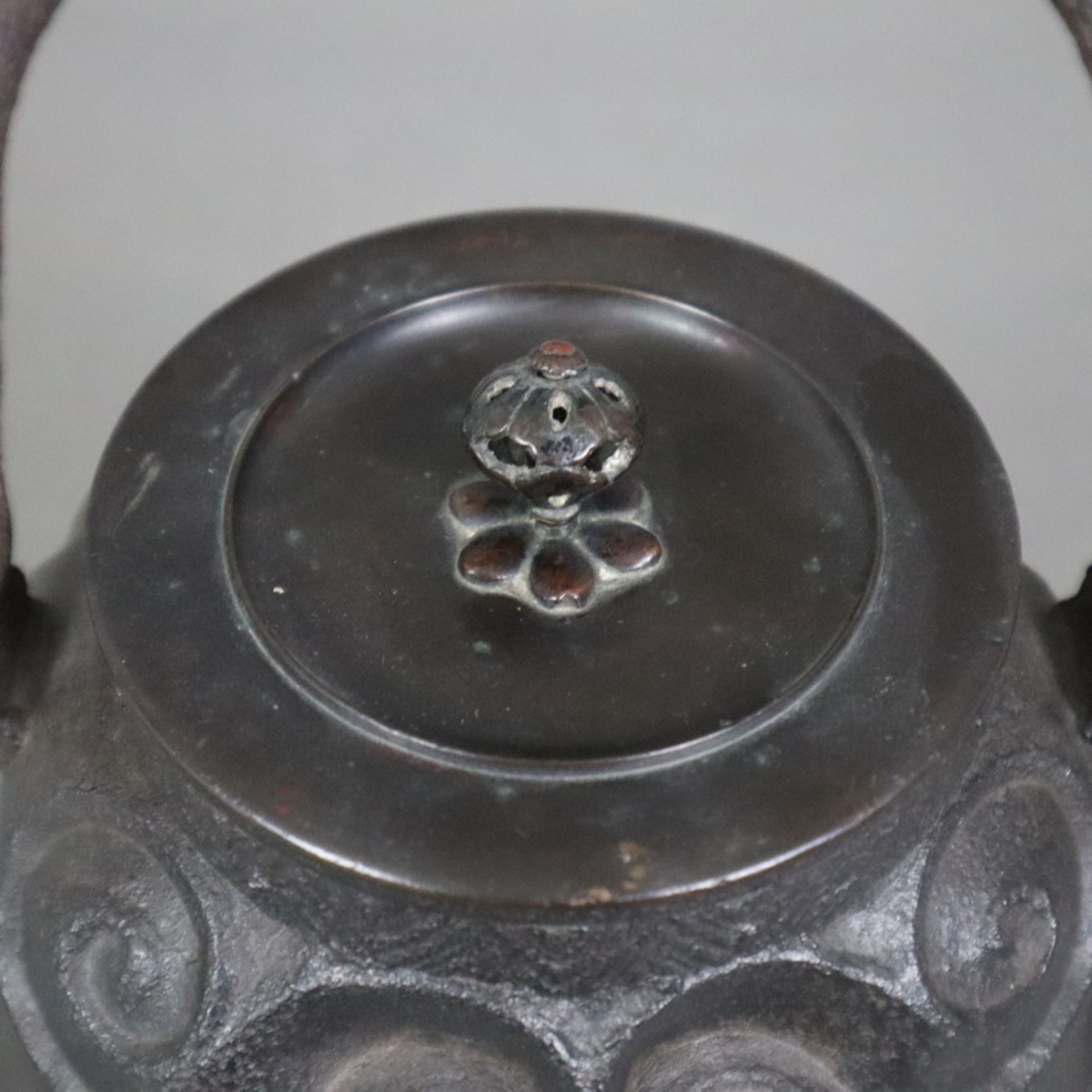 Tetsubin - Wasserkessel für die Teezeremonie, Japan, ca. Meiji-/Taishō-Zeit, Gusseisen mit beweglic - Image 2 of 9