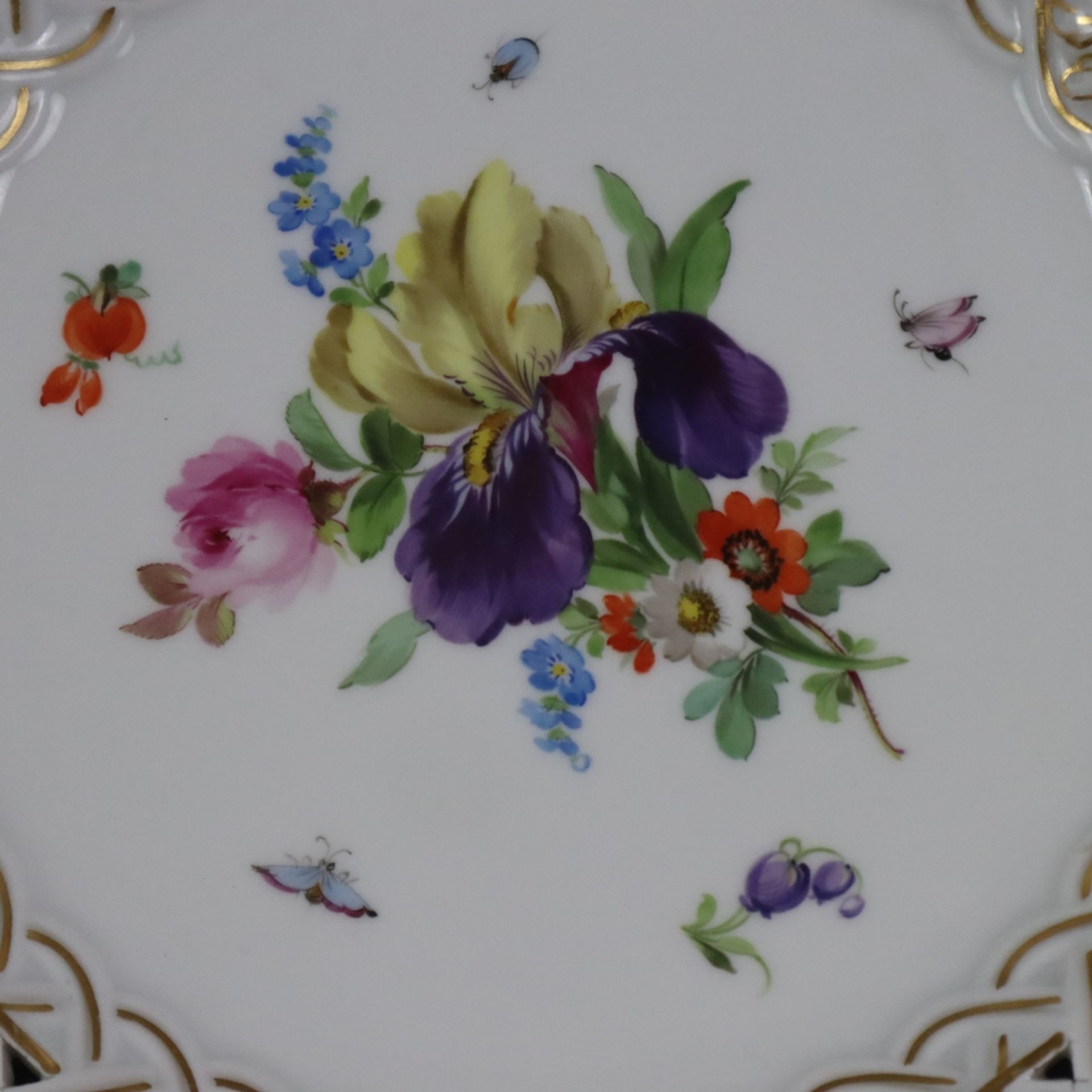 Durchbruchteller - Meissen, Knaufzeit, Porzellan, polychrome Blumenmalerei mit Insekten, Goldstaffa - Bild 2 aus 9