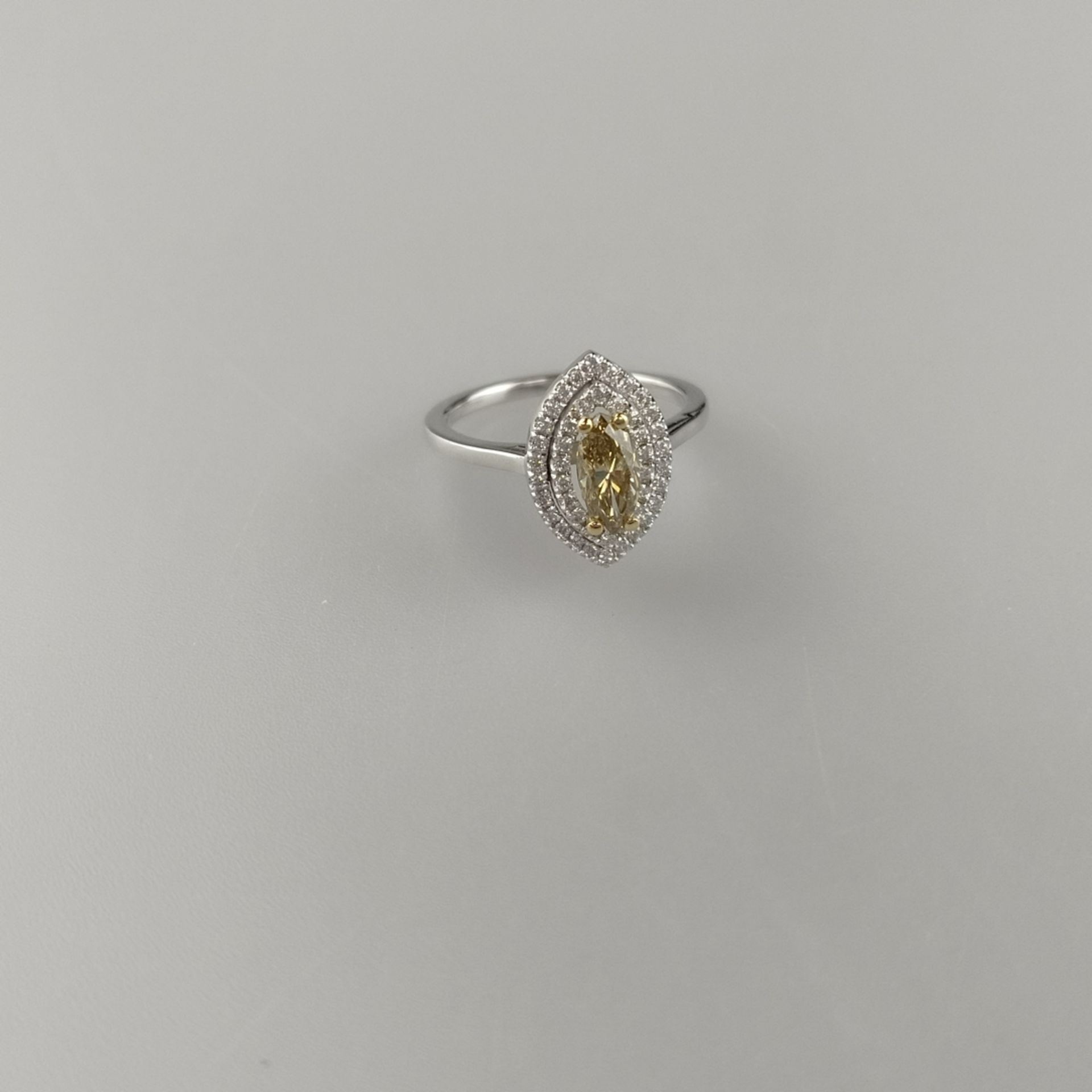 Marquise-Ring mit farbigem Diamant von über ½ Karat- Weißgold 750/000 (18K), zentraler Diamant im M - Bild 2 aus 7