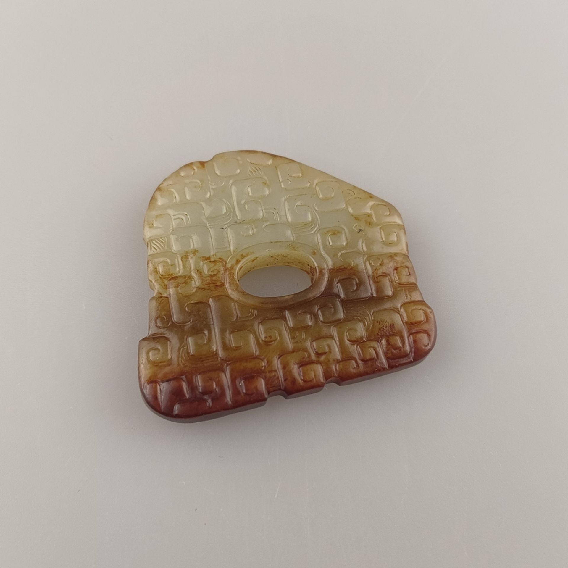 Antiker Jadeanhänger - China, Ausführung im archaischen Stil um 500 v. Chr. ("Zeit der Frühlings- u - Bild 6 aus 7