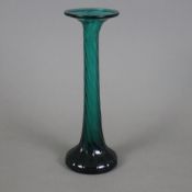 Enghalsvase - Murano, bläulich grünes Glas, über rundem Fuß konischer Korpus mit weit ausgestelltem