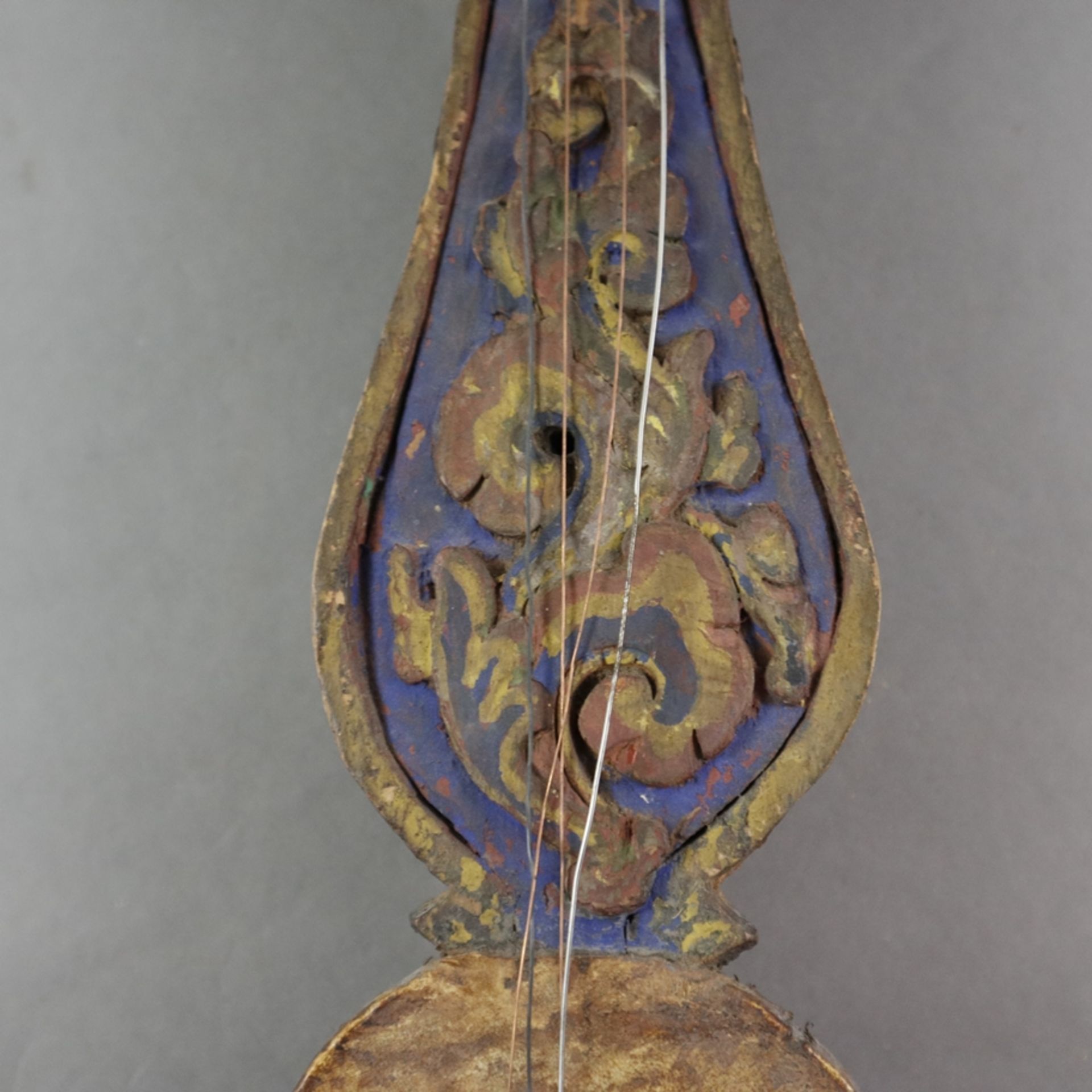 Tibetanische Laute mit Drachenkopf - 19.Jh./um 1900, Saiteninstrument, Holzkorpus, ornamental besch - Image 5 of 8