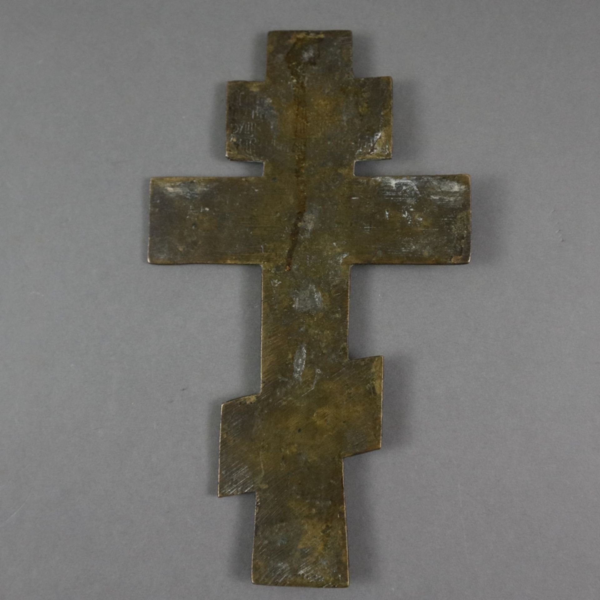 Segenskreuz - Russland, 19.Jh., Bronzelegierung, teils hellblau/weiß emailliert, reliefierte Darste - Image 7 of 7