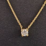Diamantanhänger an zarter Kette - Gelbgold 750/000, gestempelt, als Anhänger 1 Diamant im Brillants