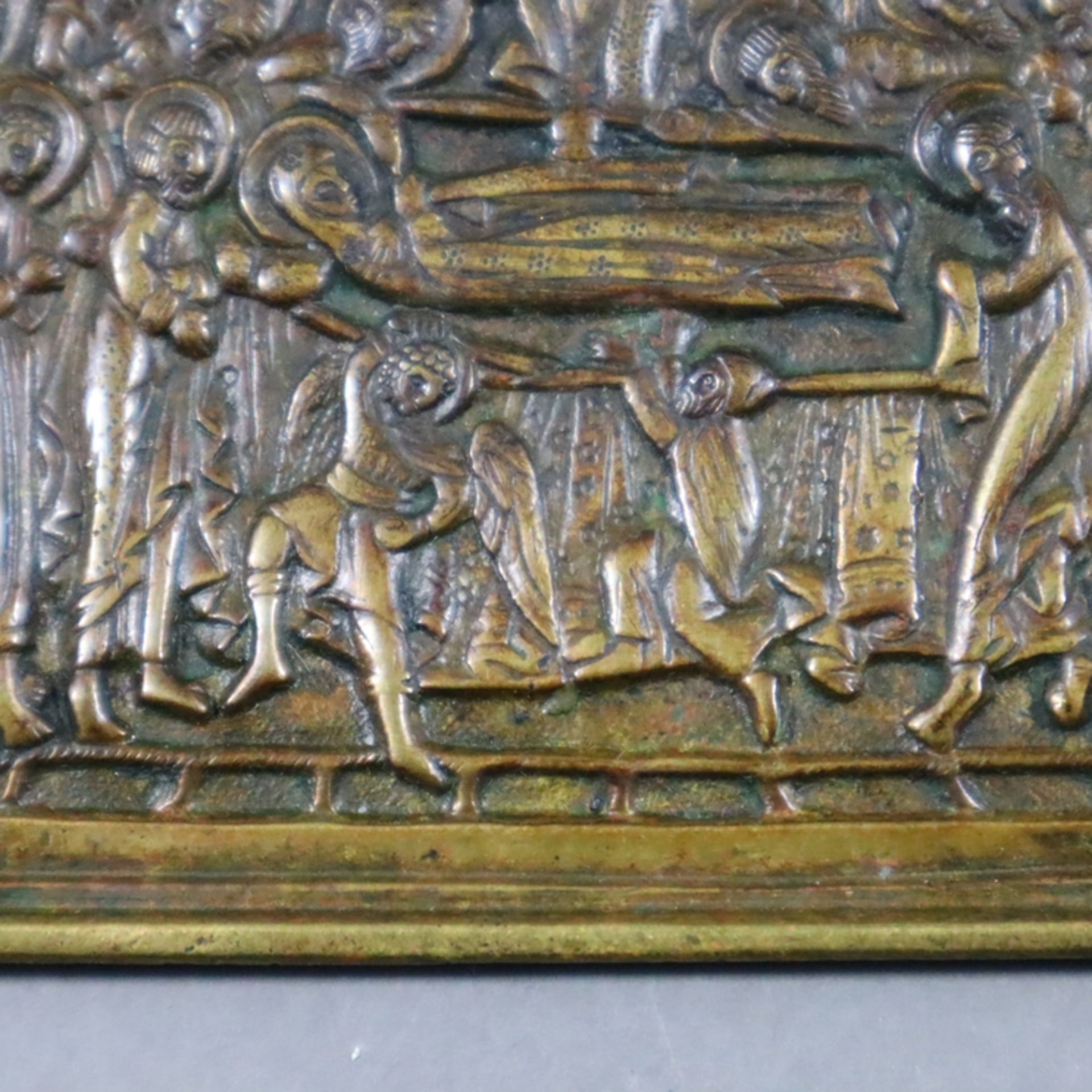 Reiseikone "Entschlafung Mariens" - Russland, 19. Jh., Bronzelegierung, patiniert, reliefierte Dars - Image 6 of 7