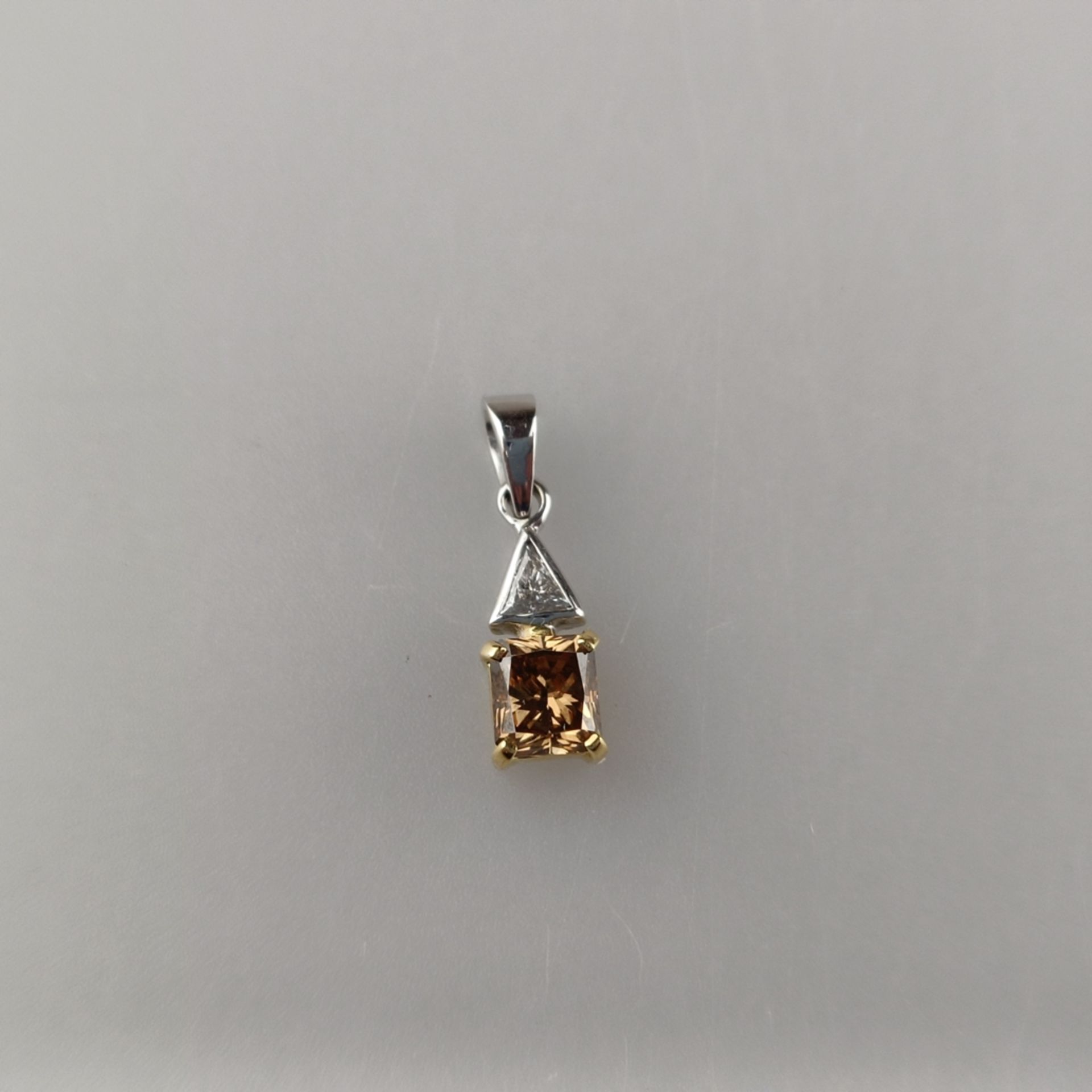 Diamantanhänger von über 1 Karat - Weiß-/ Gelbgold 750/000 (18K), rechteckiger Anhänger besetzt mit - Bild 3 aus 9