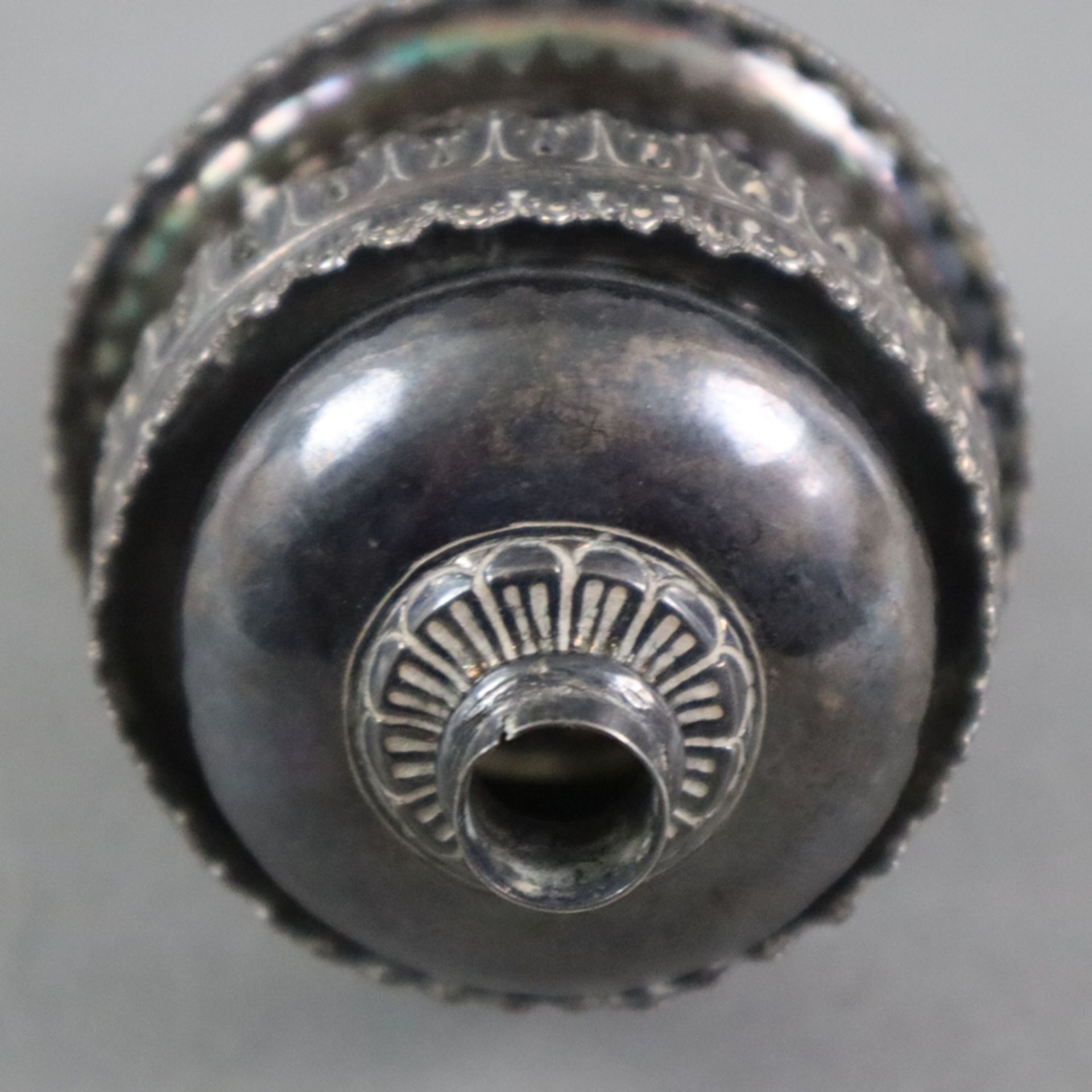 Weihrauchgefäß - 19. Jh., Metall, versilbert, durchbrochen gearbeiteter Reliefdekor, runde Medaillo - Image 8 of 8