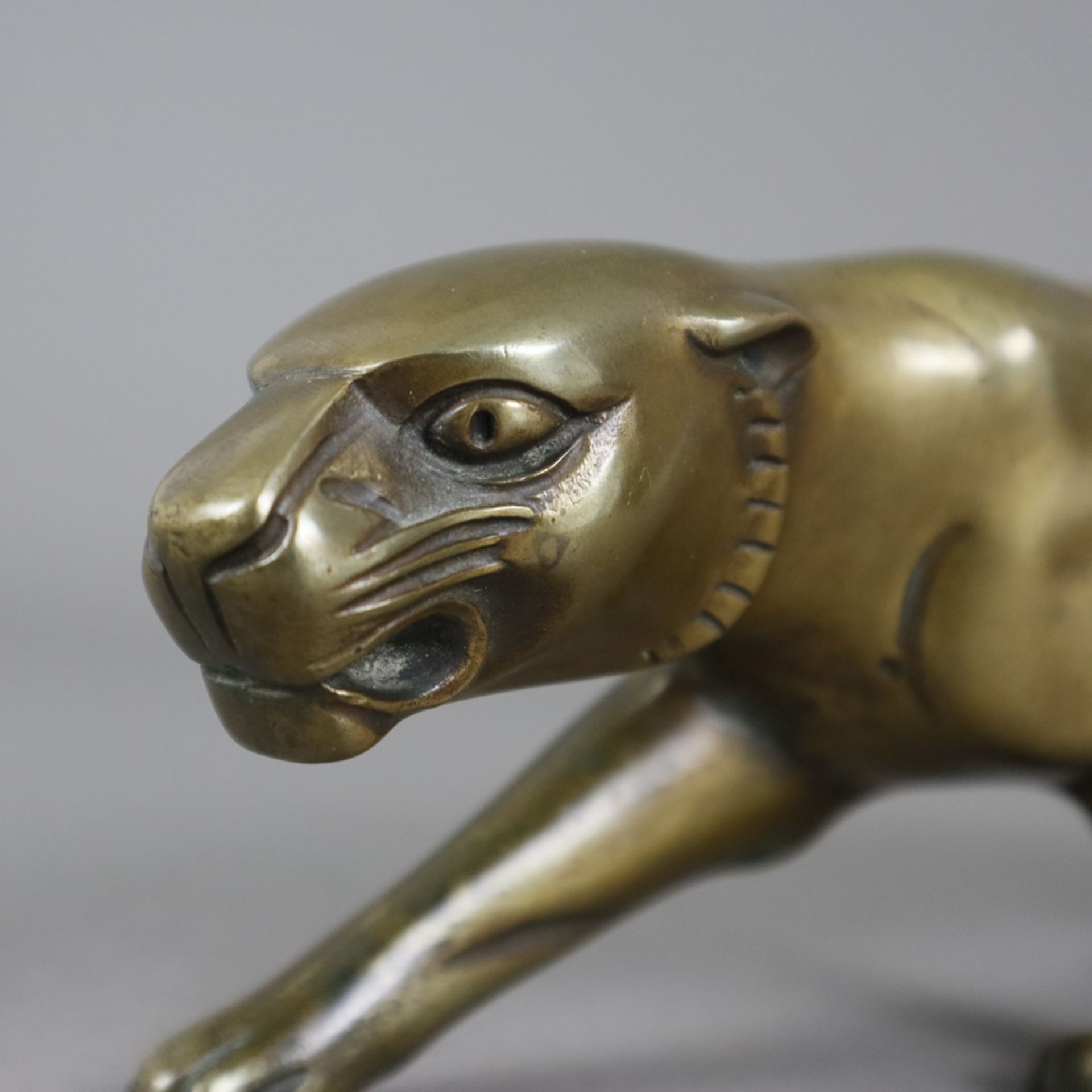 Art Déco Tierfigur "Panther" - Bronze, stilisierte Darstellung eines schleichenden Panthers, undeut - Image 2 of 7