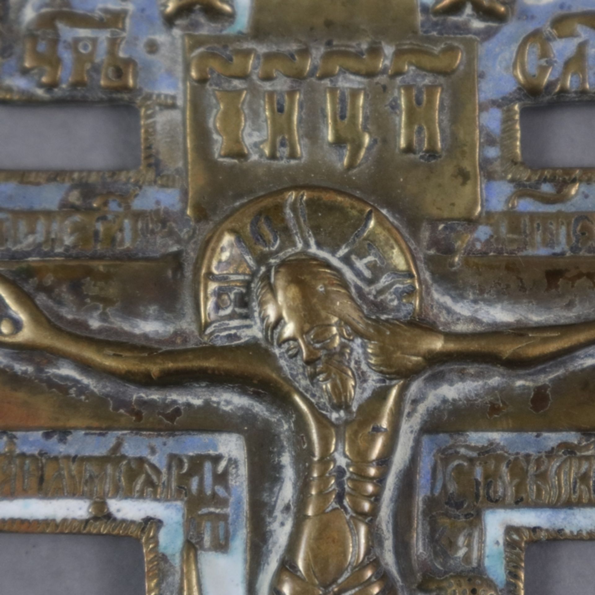 Segenskreuz - Russland, 19.Jh., Bronzelegierung, teils hellblau/weiß emailliert, reliefierte Darste - Image 4 of 7