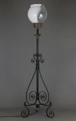 Stehlampe - Ende 19. Jh. / um 1900, Kunstschmiedeeisen-Gestell mit Volutendekor, geschwärzt, farblo