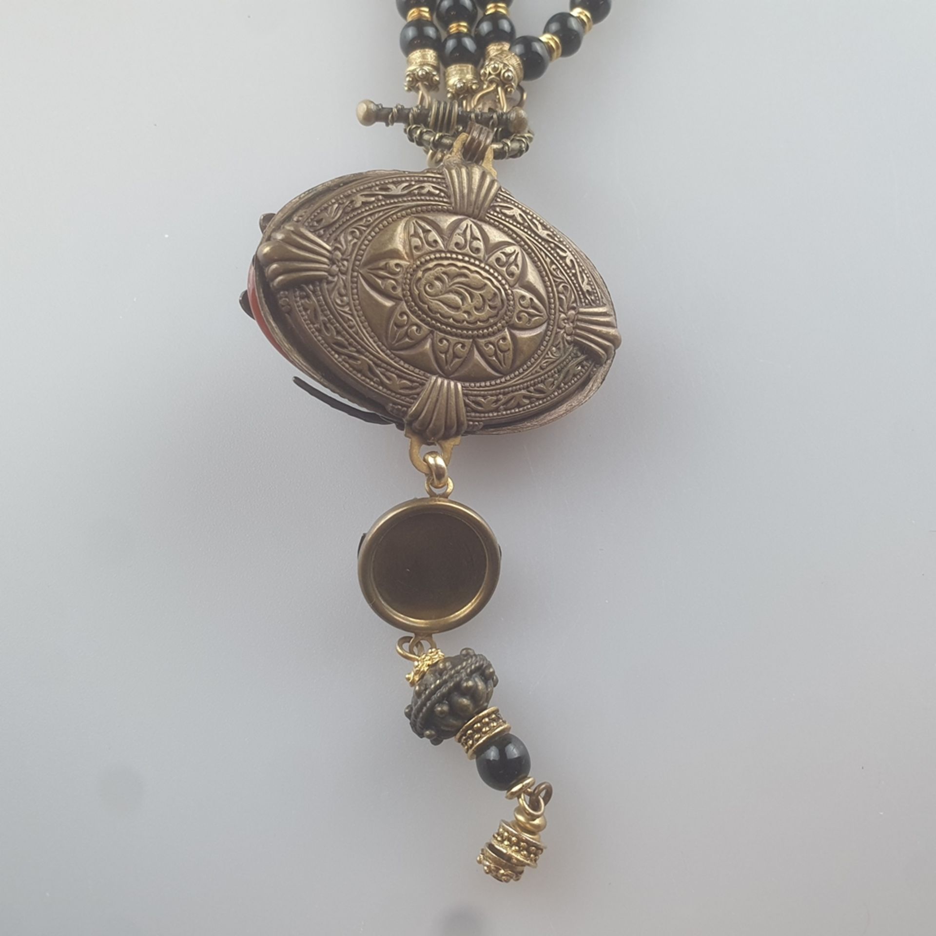 Jugendstil-Halskette mit Libellen-Anhänger - Anfang 20. Jh., Kette aus runden Onyxperlen (Dm. 6 mm) - Bild 6 aus 7