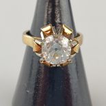 Solitärring mit großem Diamanten von über 2 ct.- Gelbgold 585/000 (14K), kuppelartiger Ringkopf bes