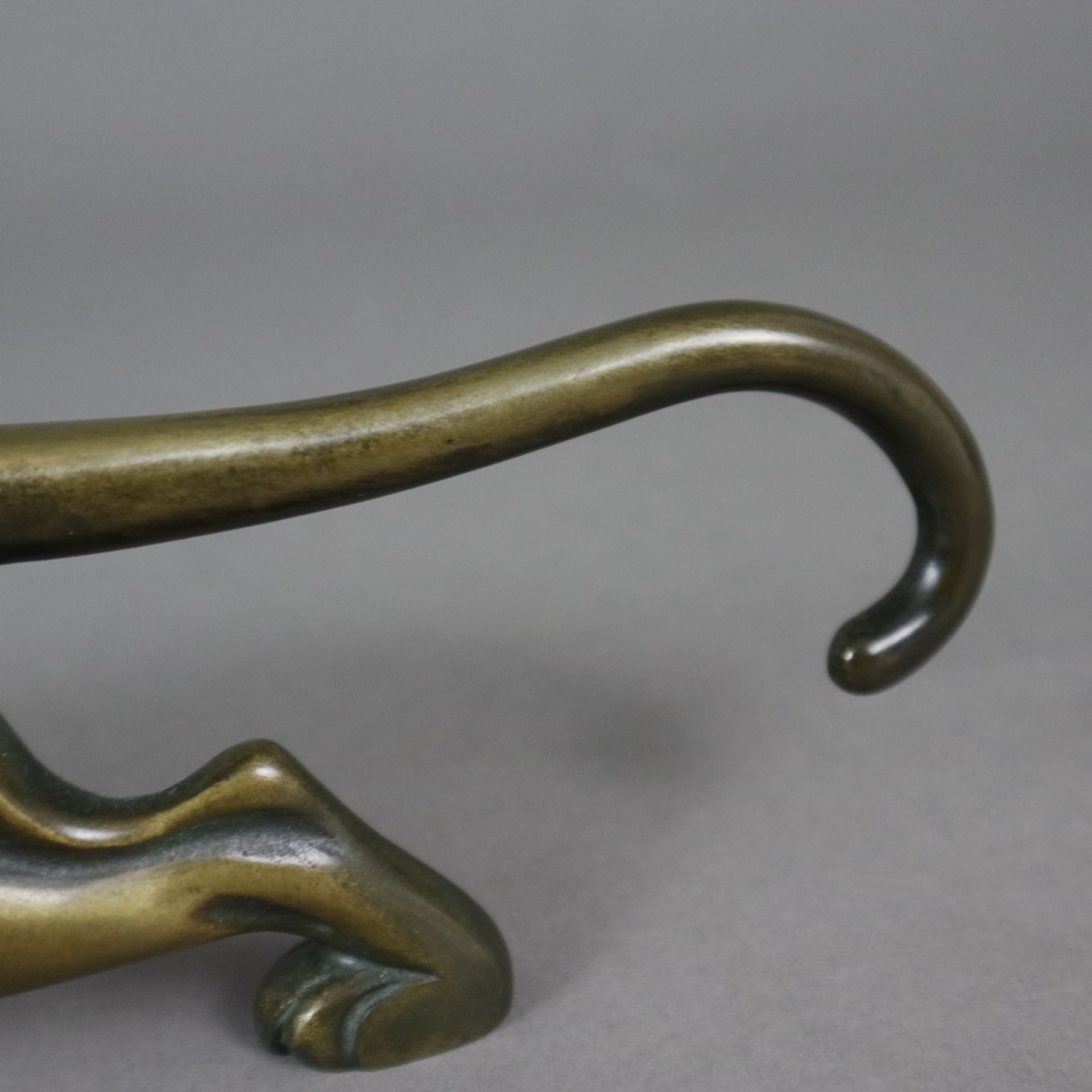 Art Déco Tierfigur "Panther" - Bronze, stilisierte Darstellung eines schleichenden Panthers, undeut - Image 6 of 7