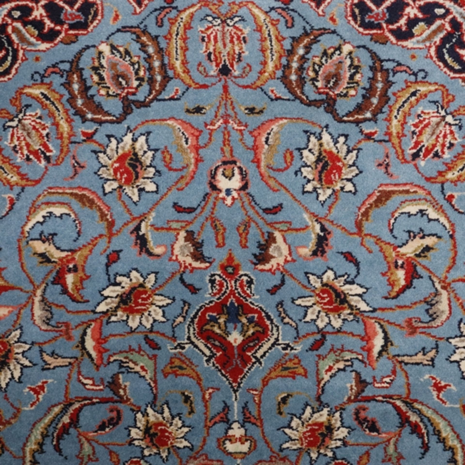 Isfahan - Wolle, blaugrundiges Innenfeld, floral gemustert, rotgrundige Hauptbordüre, Fransen teils - Bild 4 aus 7