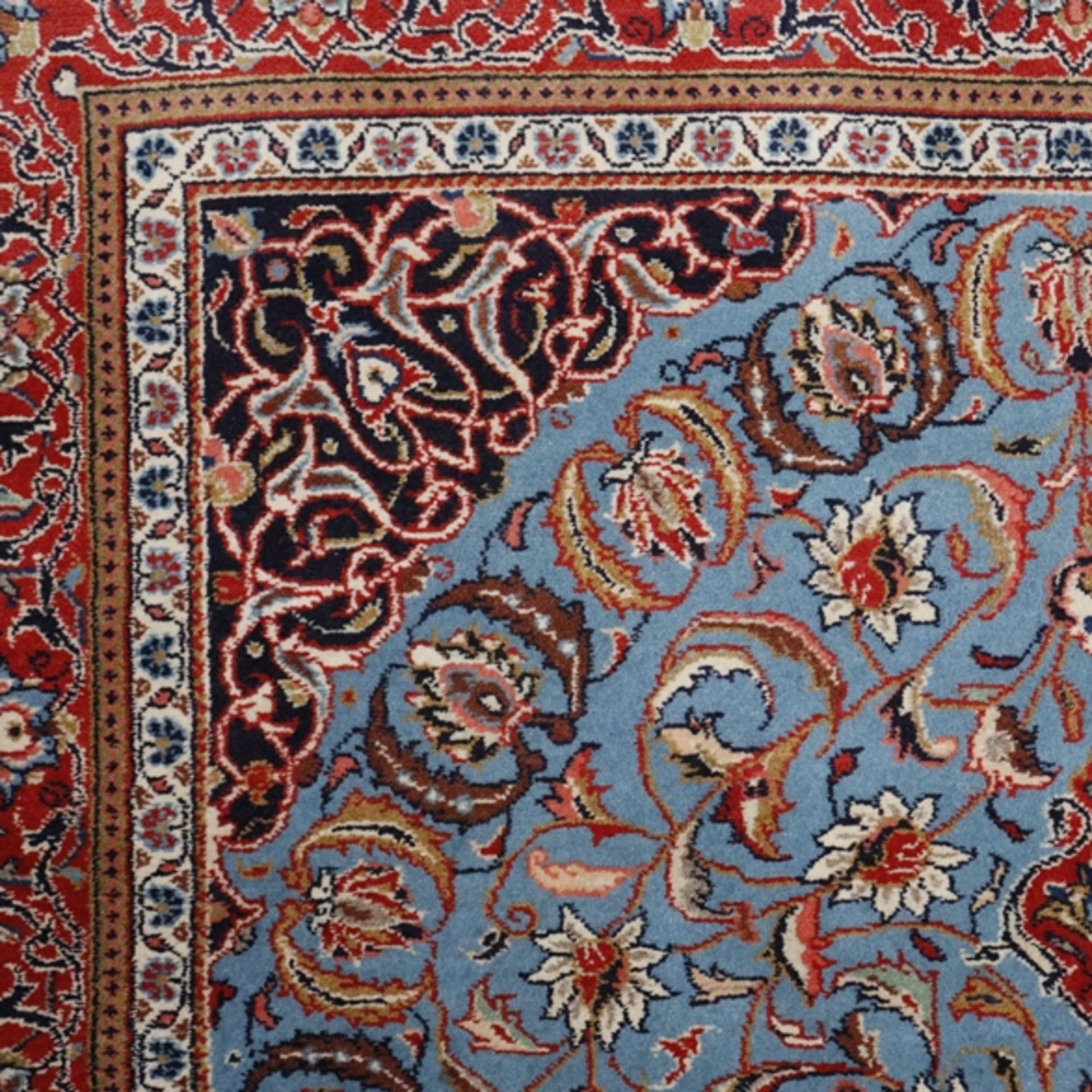 Isfahan - Wolle, blaugrundiges Innenfeld, floral gemustert, rotgrundige Hauptbordüre, Fransen teils - Bild 3 aus 7