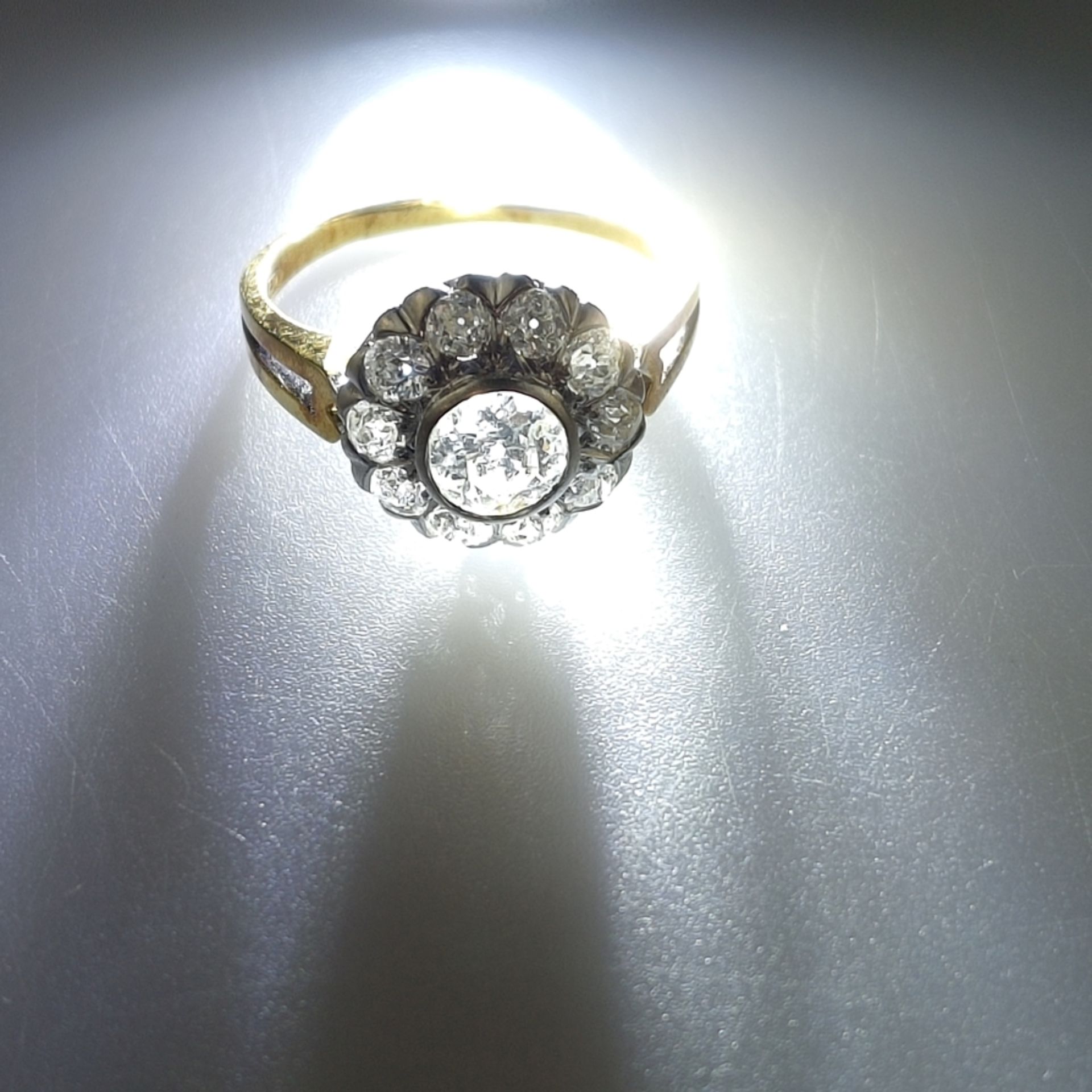 Prunkvoller Diamantring - Gelb-/Weißgold 585/000 (14K), gestempelt, Meistermarke „PJ“, blütenförmig - Image 5 of 6