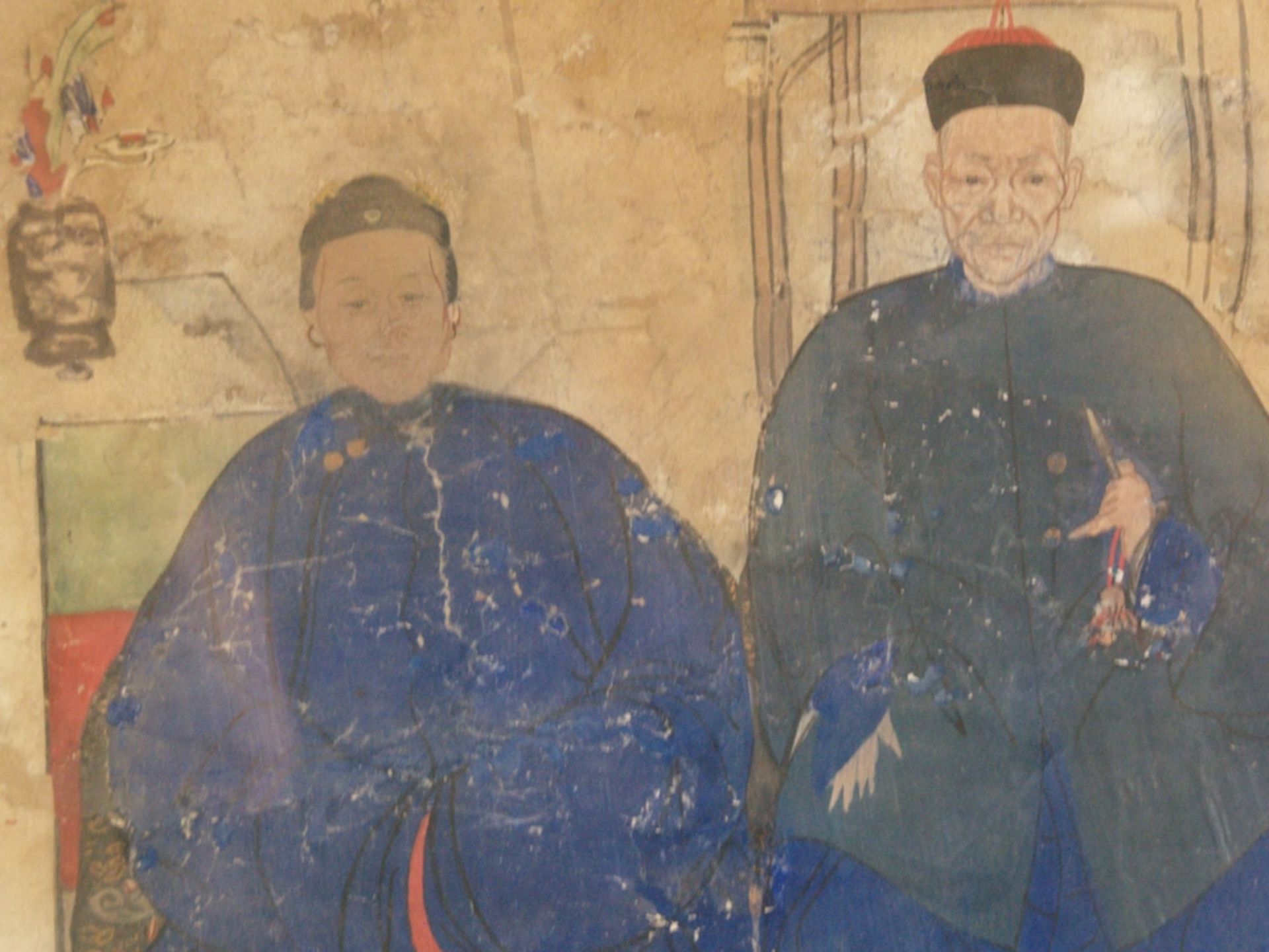 Ahnenbild - Vorfahren einer chinesischen Familie, jeweils zwei (am Tisch) sitzende Ahnenpaare mit i - Bild 6 aus 9