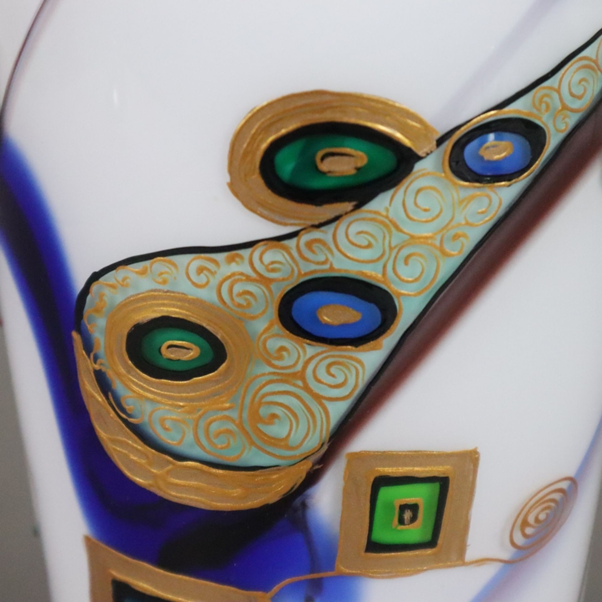 Glasvase mit Klimt-Motiven - nach unten konisch zulaufende Schultervase mit leicht ausgestellter Mü - Bild 3 aus 13