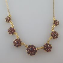 Filigranes Granatcollier - Gelbgold 585/000 (14K), "9ct." gestempelt, aber 14 K getestet, Mitteltei