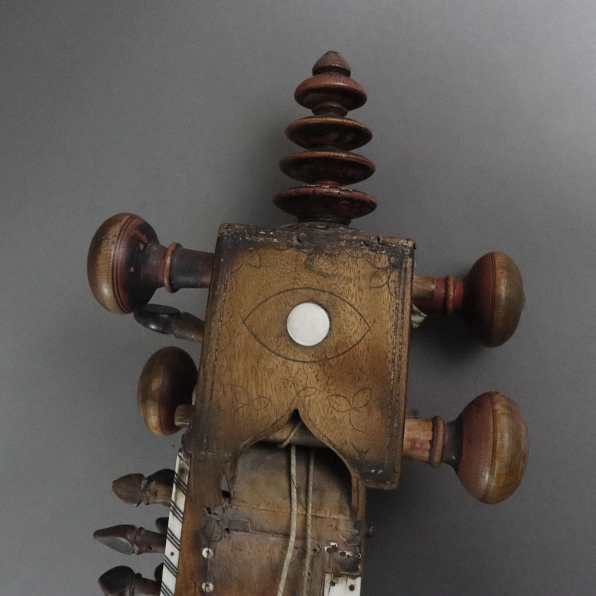 Saiteninstrument Sarangi - Indien/Pakistan/Afghanistan, 19. Jh./um 1900, Holzkorpus mit Beinelement - Bild 2 aus 9