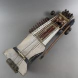 Saiteninstrument Sarangi - Indien/Pakistan/Afghanistan, Holzkorpus mit Beinelementen, asymmetrisch 