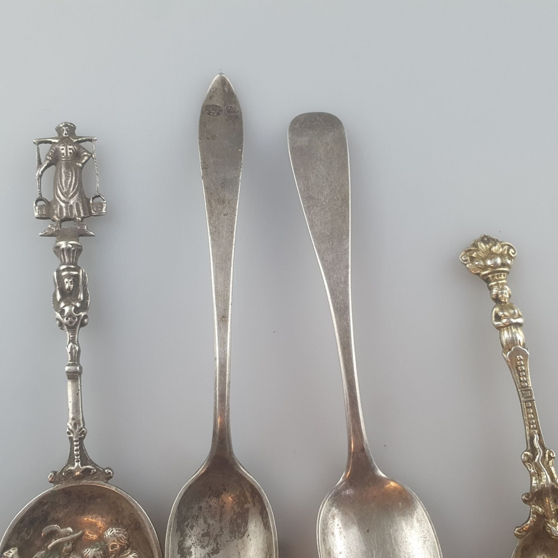 Vier antike Silberlöffel - diverse Alter, Herkunft und Formen, dabei: 1x Löffel mit langer spitzova - Image 4 of 5