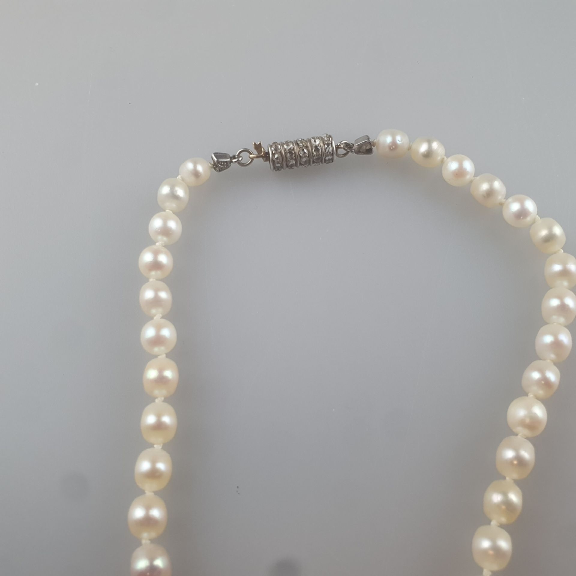 Antike Orientperlenkette - 19. Jh., feine Halskette aus 52 Perlen, im Verlauf angeordnet (Dm. 6 bis - Bild 5 aus 5