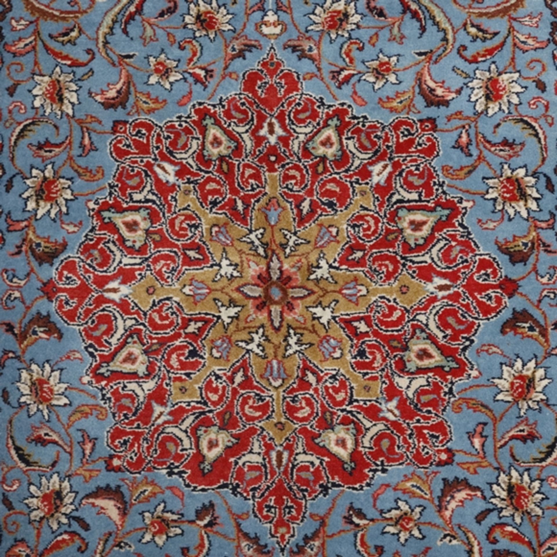 Isfahan - Wolle, blaugrundiges Innenfeld, floral gemustert, rotgrundige Hauptbordüre, Fransen teils - Bild 2 aus 7