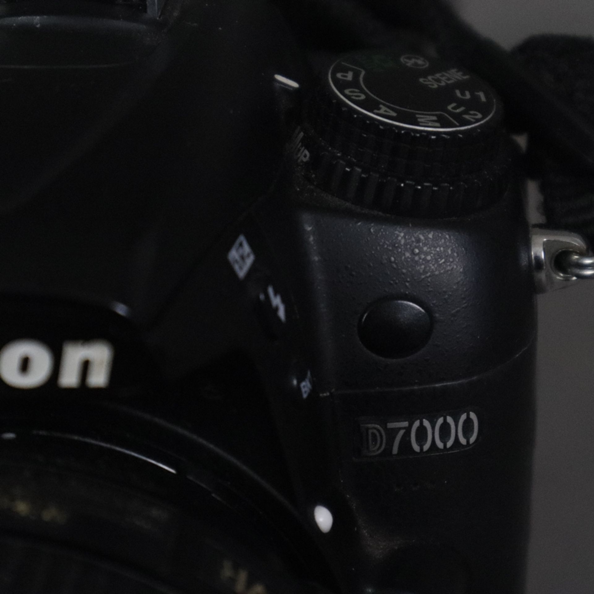 Nikon D7000 SLR-Digitalkamera - 16 Megapixel, 39 AF-Punkte, LiveView, Full-HD-Video, mit Objektiven - Bild 3 aus 11
