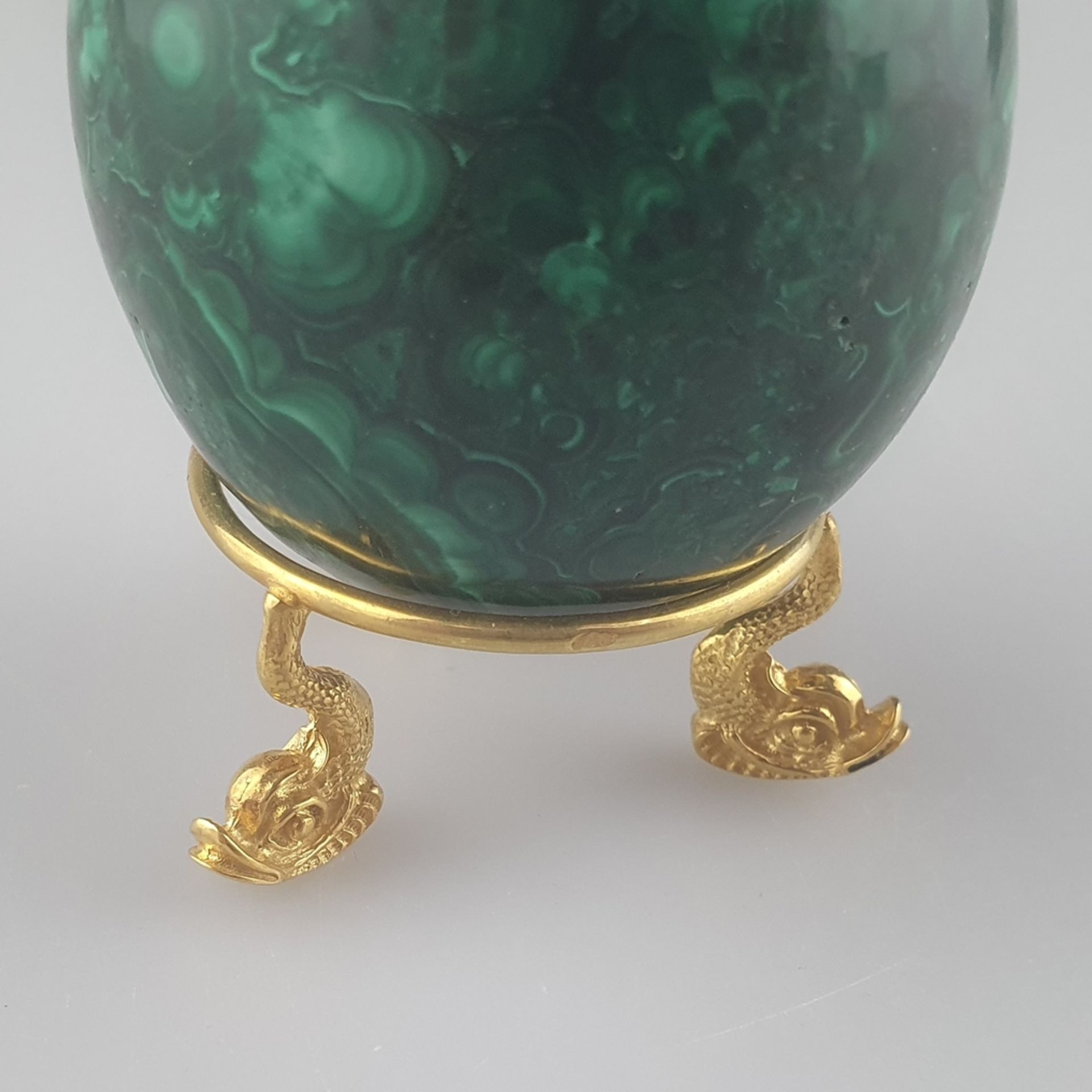 Oster-/Steinei im Ständer - fein poliertes Ei aus schön gemasertem Malachit, ca. 7,5 cm hoch, Gewic - Image 3 of 6