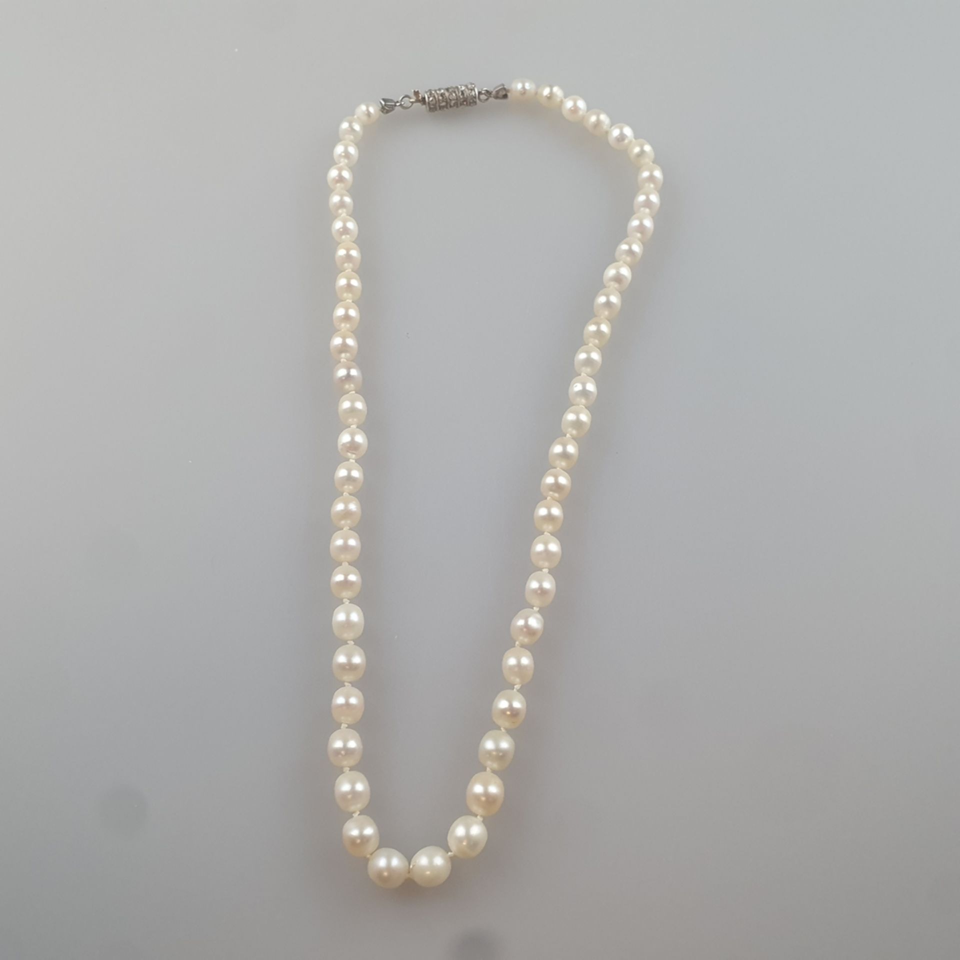 Antike Orientperlenkette - 19. Jh., feine Halskette aus 52 Perlen, im Verlauf angeordnet (Dm. 6 bis - Bild 3 aus 5