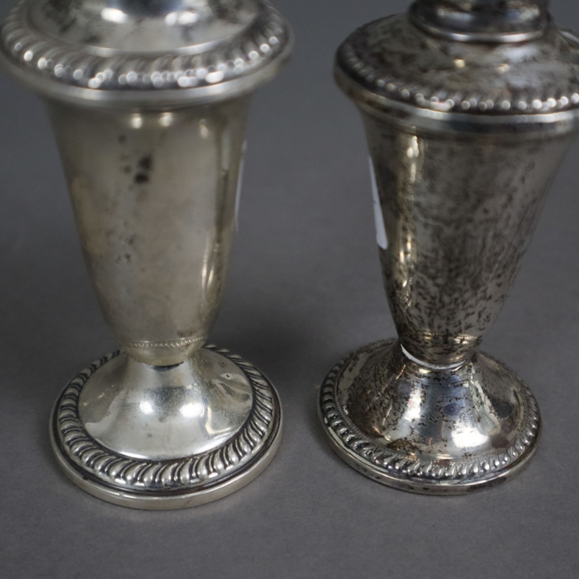 Konvolut Salz- und Pfefferstreuer - 20. Jh., Sterling Silber, 5 Stück, balusterförmiger Korpus (1 F - Bild 8 aus 10