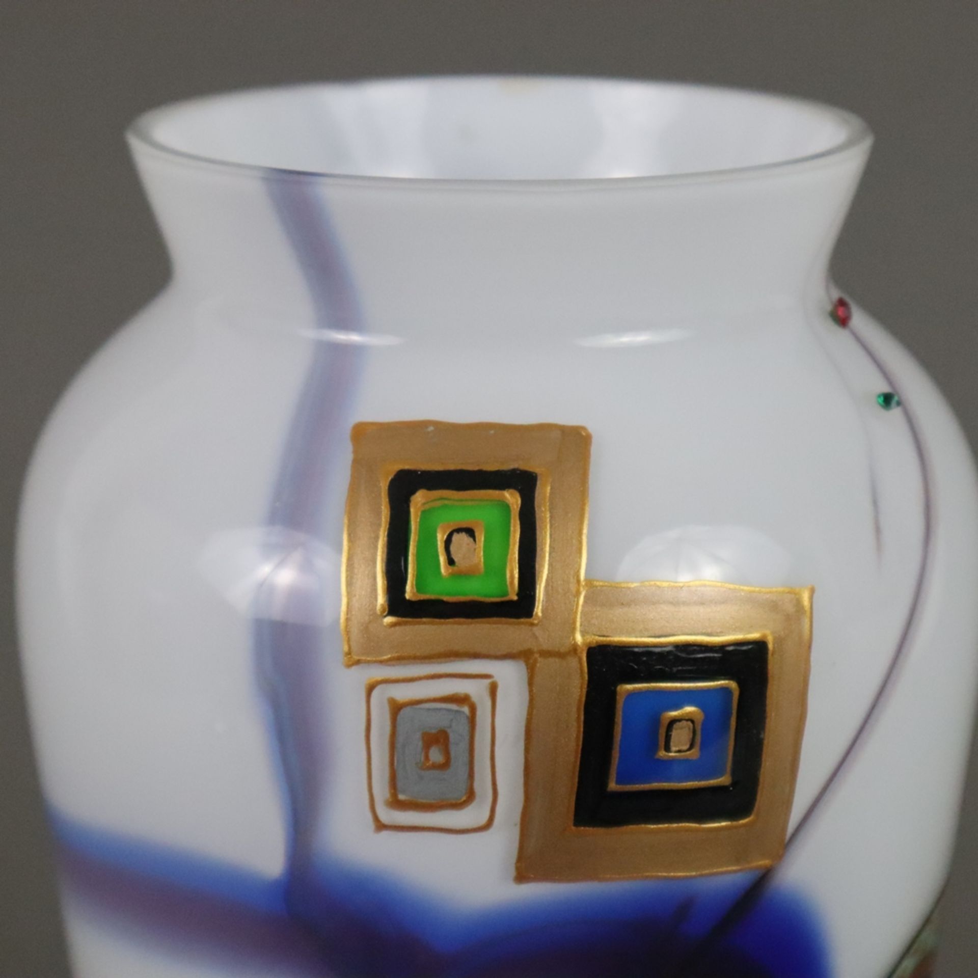 Glasvase mit Klimt-Motiven - nach unten konisch zulaufende Schultervase mit leicht ausgestellter Mü - Bild 5 aus 13