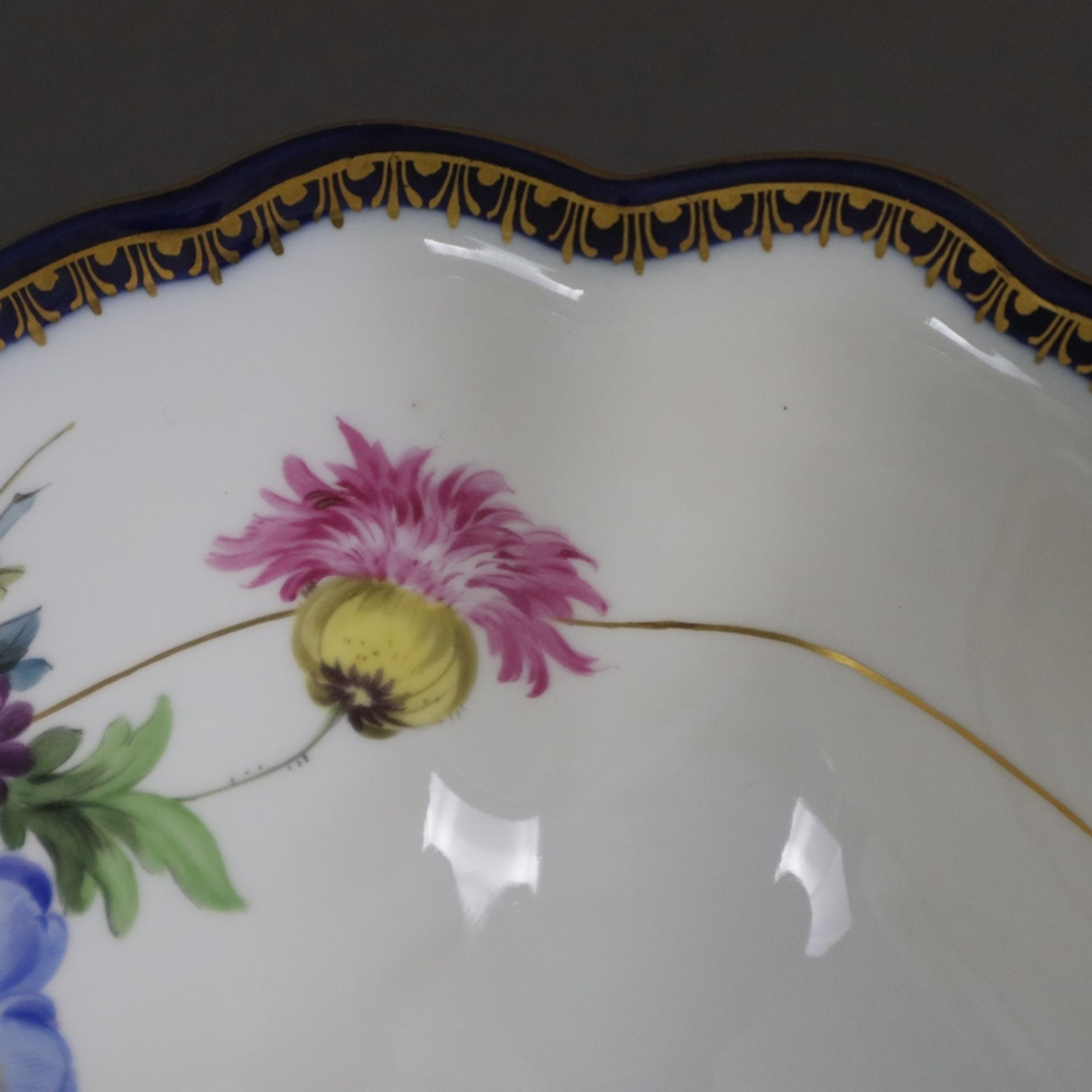Salatschüssel - Meissen, Porzellan, Form "Neuer Ausschnitt", innen und außen polychrome Blumenmaler - Image 5 of 9
