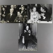 Konvolut: Drei Presseaufnahmen von Maria Callas - s/w Farbfotografien, verso diverse Fotoatelier-St