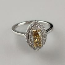 Marquise-Ring mit farbigem Diamant von über ½ Karat- Weißgold 750/000 (18K), zentraler Diamant im M