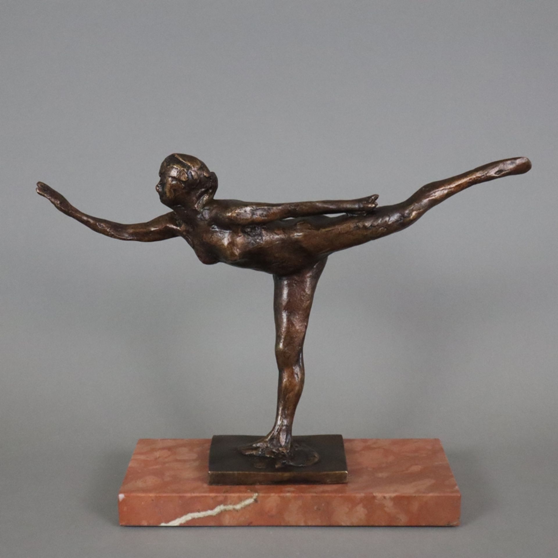 Degas, Edgar (1834 Paris -1917 ebenda, nach) - "Petite Arabesque", Bronze, braun patiniert, posthum