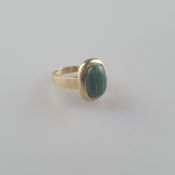 Goldring mit Malachit - Gelbgold 585/000 (14 K), gestempelt, Besatz mit ovalem Malachitcabochon, Ri