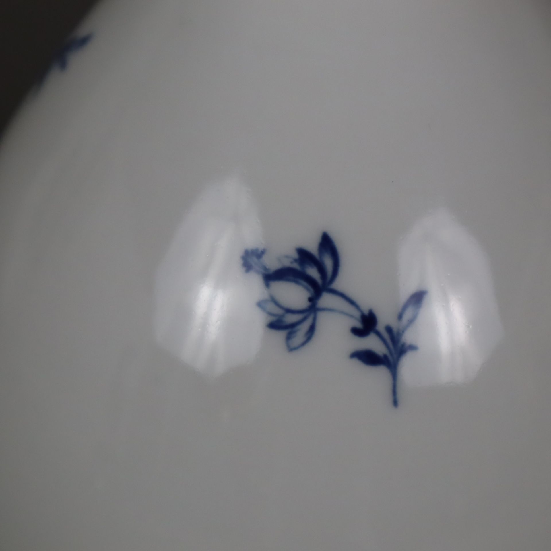 Vase / Lampenfuß - Meissen, 20.Jh., Porzellan, unterglasurblauer Blumendekor, Goldstaffage, gebauch - Bild 4 aus 6