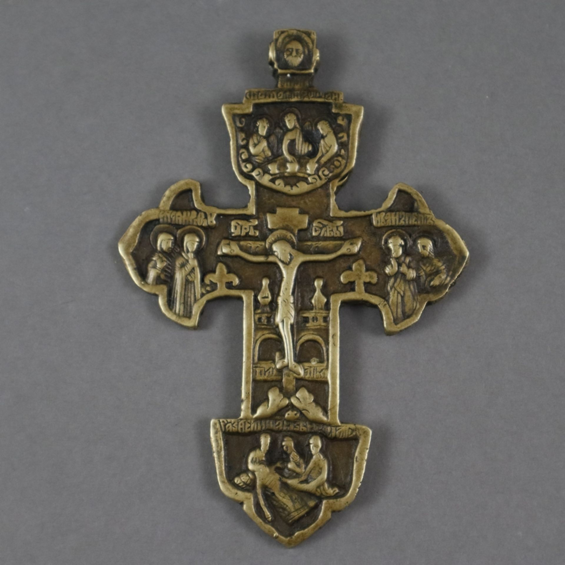Kreuz - Russland, 19. Jh./um 1900, Gelbguss, reliefierte Darstellung Christi im Typus der Viernagel