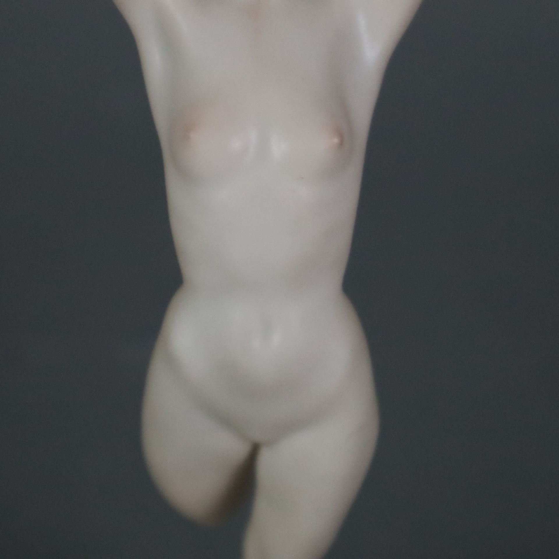 Porzellanfigur "Sonnenkind" - Porzellanmanufaktur Lorenz Hutschenreuther, Selb, Entwurf: Karl Tutte - Bild 3 aus 8