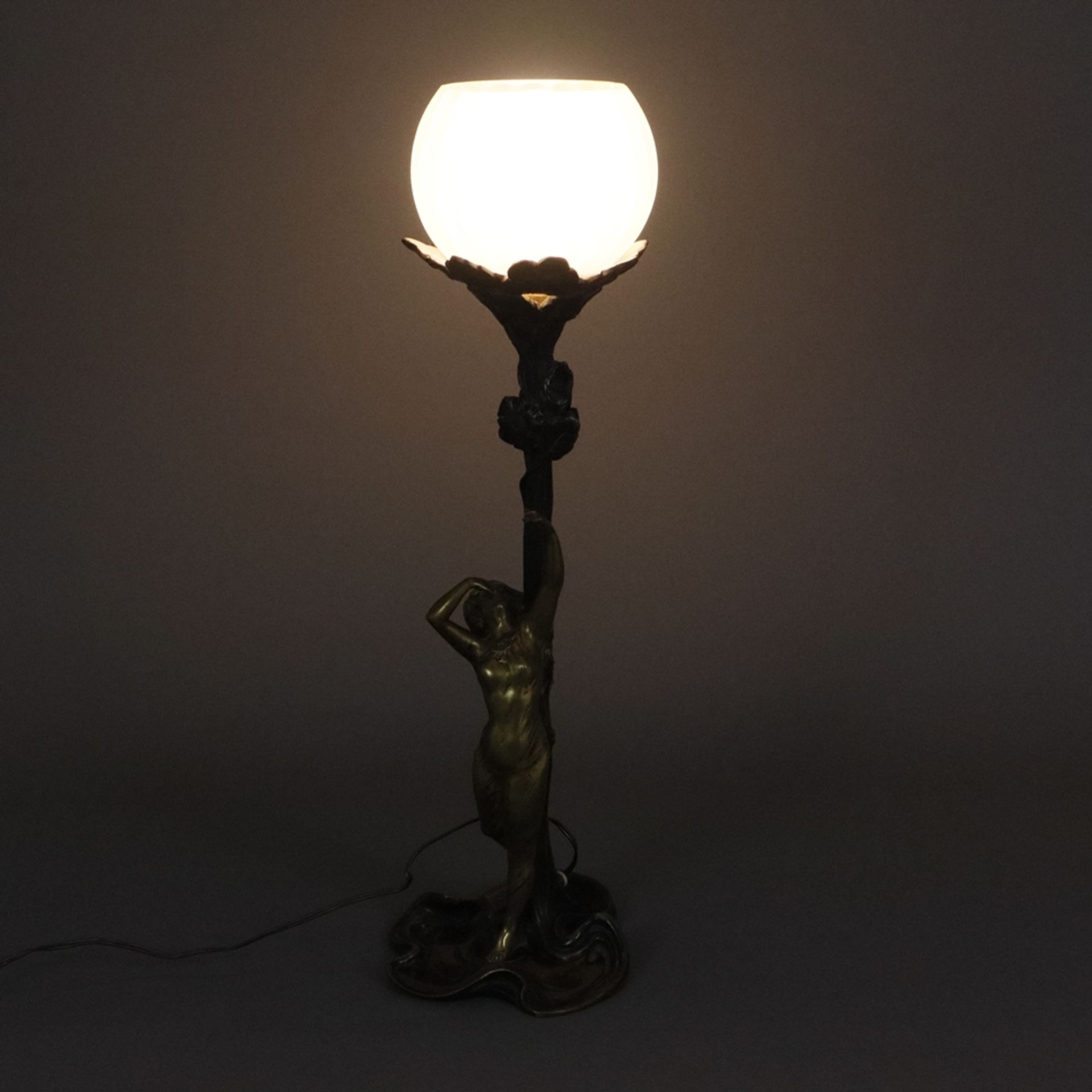 Jugendstil-Tischlampe - um 1900/10, Sockel signiert "H. Sibeud" für Hélène Sibeud (XIX-XX), Bronze, - Image 13 of 13