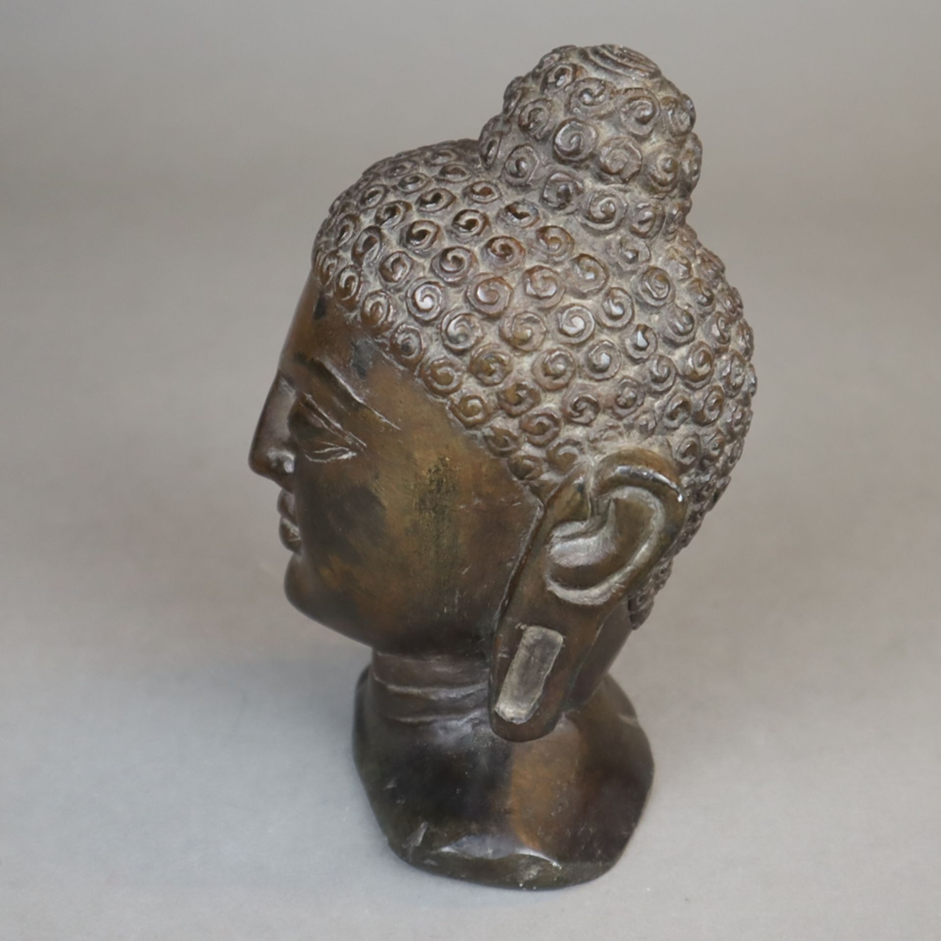 Small Buddha head - stone sculpture, India, fine facial features with meditatively half-closed eyes - Image 3 of 5
