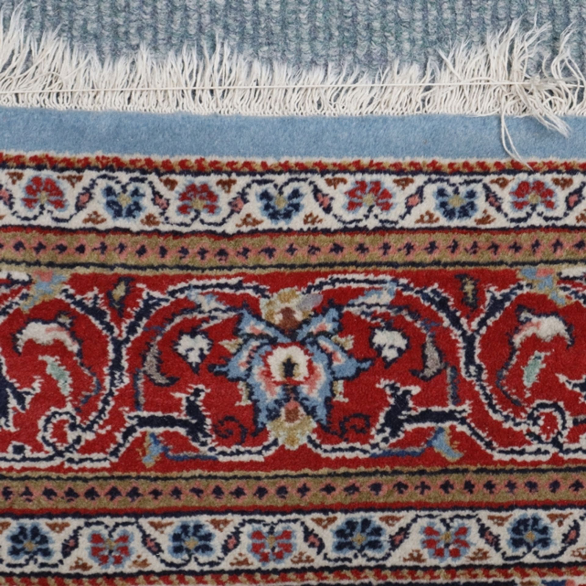 Isfahan - Wolle, blaugrundiges Innenfeld, floral gemustert, rotgrundige Hauptbordüre, Fransen teils - Bild 6 aus 7
