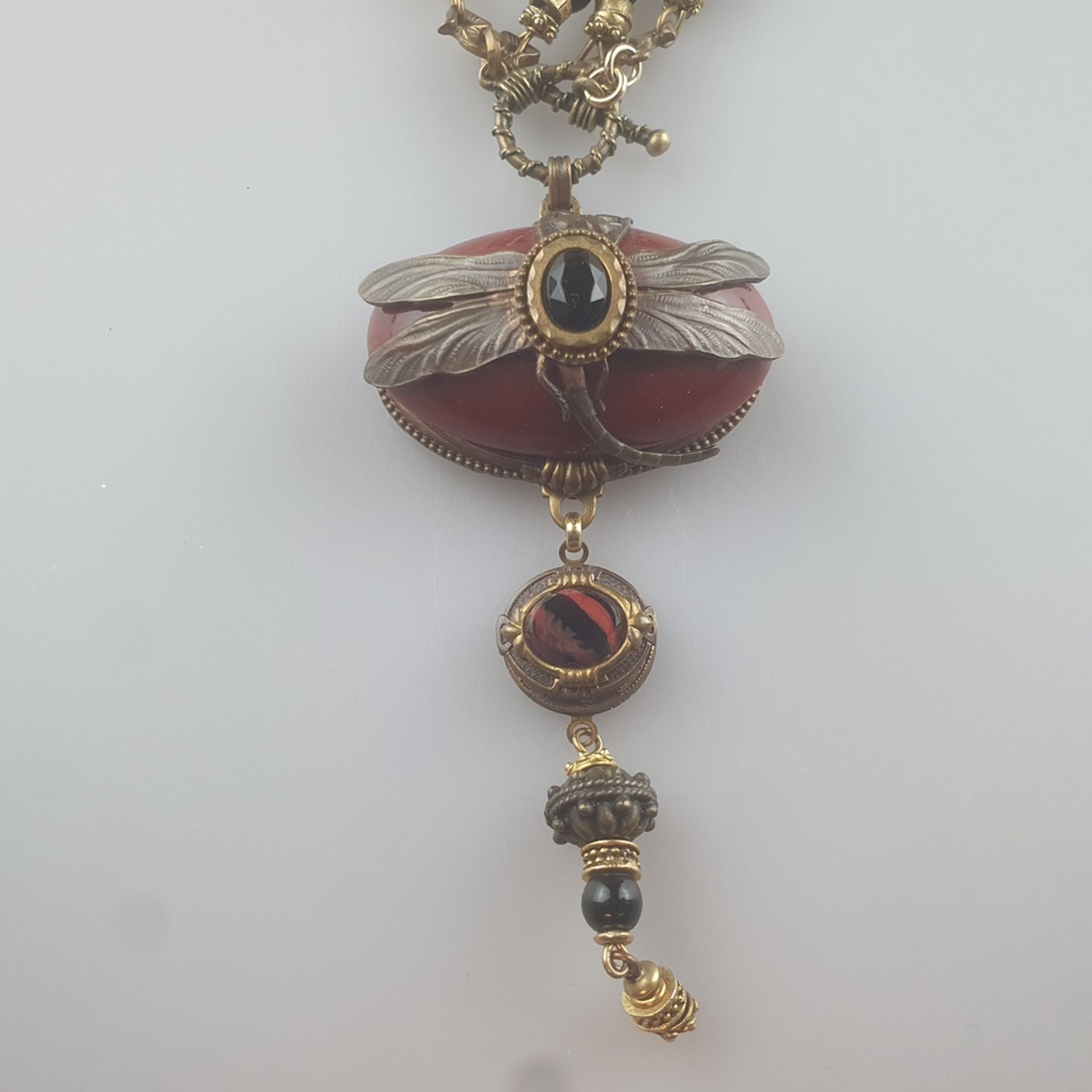 Jugendstil-Halskette mit Libellen-Anhänger - Anfang 20. Jh., Kette aus runden Onyxperlen (Dm. 6 mm) - Bild 4 aus 7