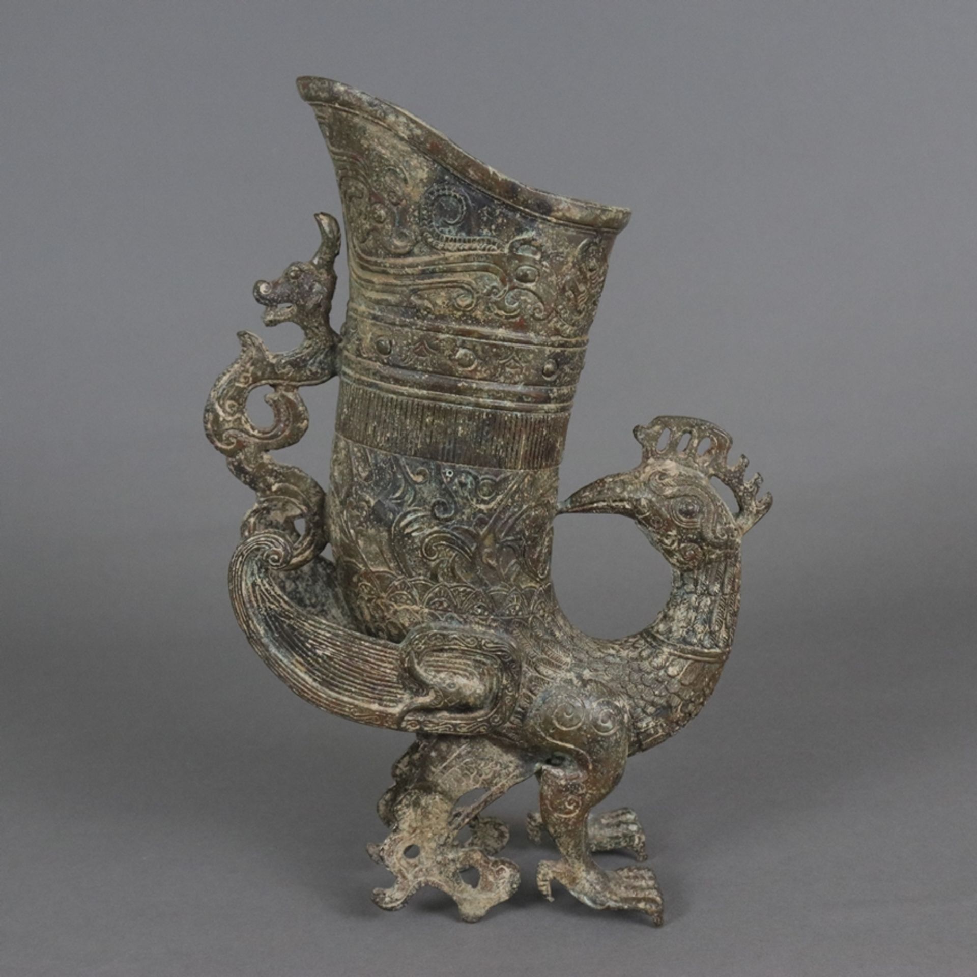 Gefäß in Vogelform - China, in der Art der „zun“-Gefäße aus der Shang-Zeit, gegossene Bronzelegieru - Image 7 of 8